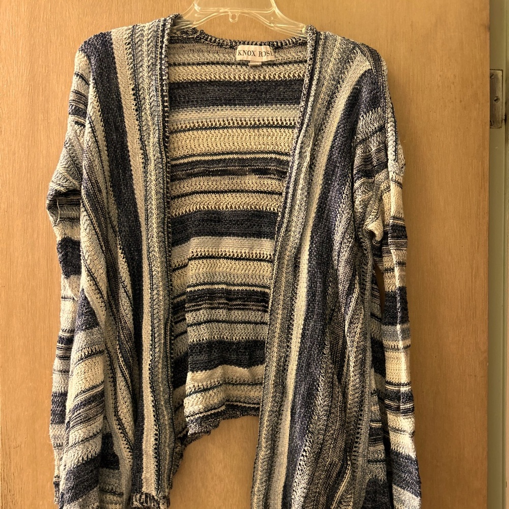 Knox Rose size medium shawl with sleeves